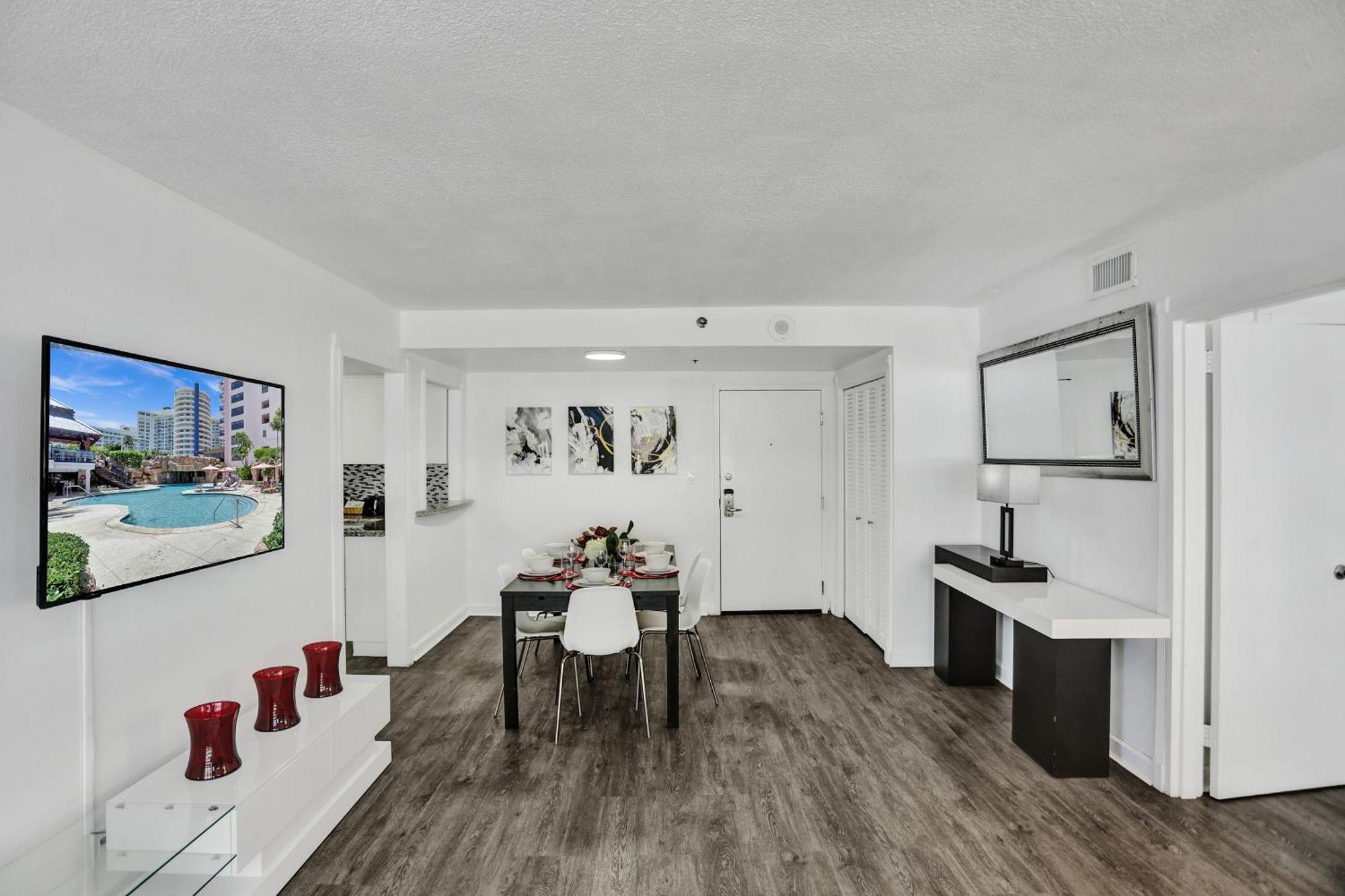 Adorable 2 Bedroom Service 1110 Apartment Miami Beach
